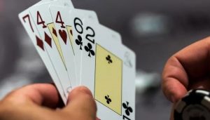 Menggunakan Strategi untuk Menang dalam Bermain Poker